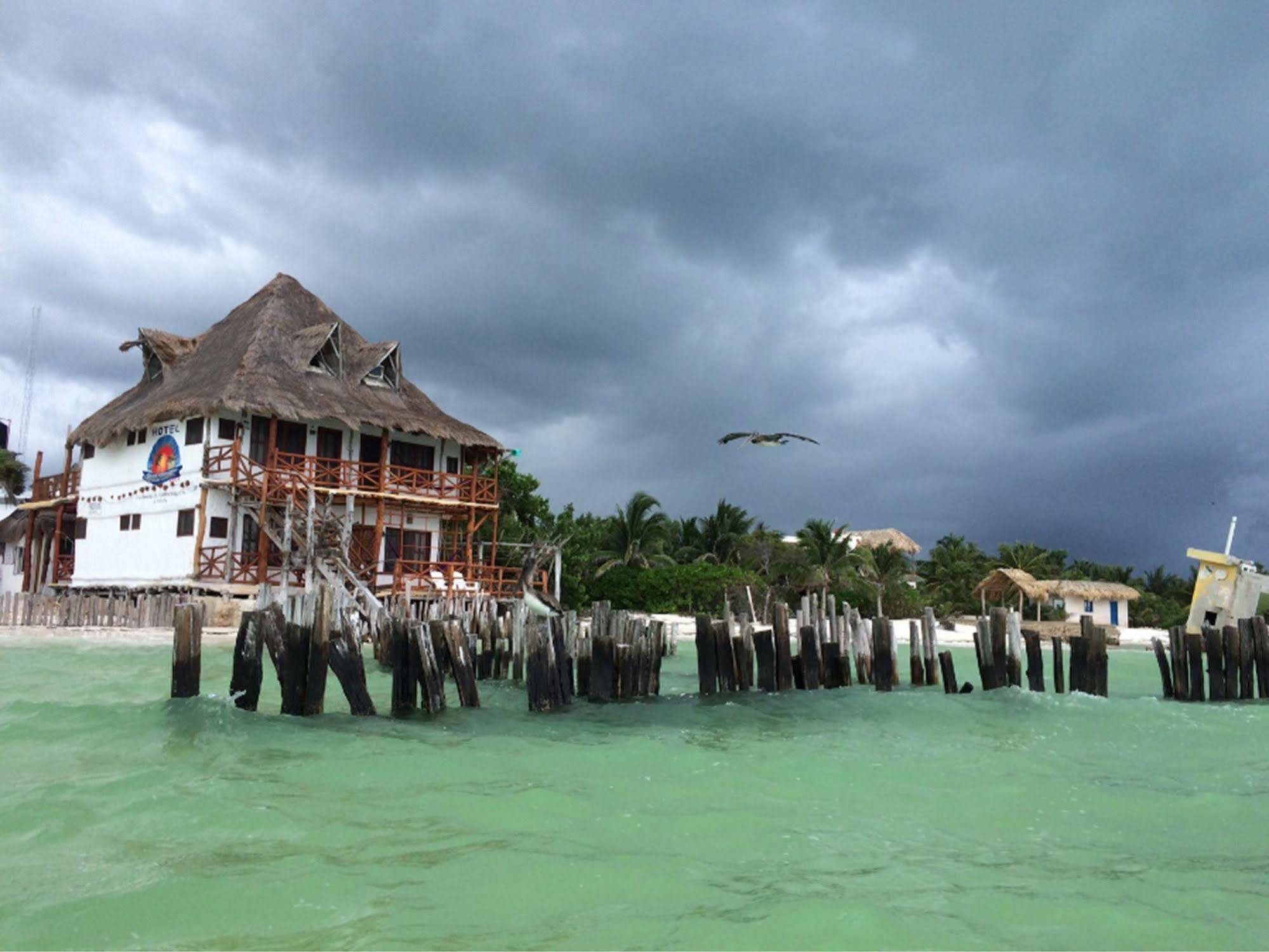 Golden Paradise Beach Hotel Isla Holbox Екстериор снимка